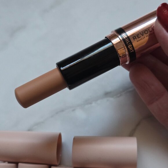 8 x Revolution Beauty DARK Highlight & Contour Duo Stick - Picture 3 of 6